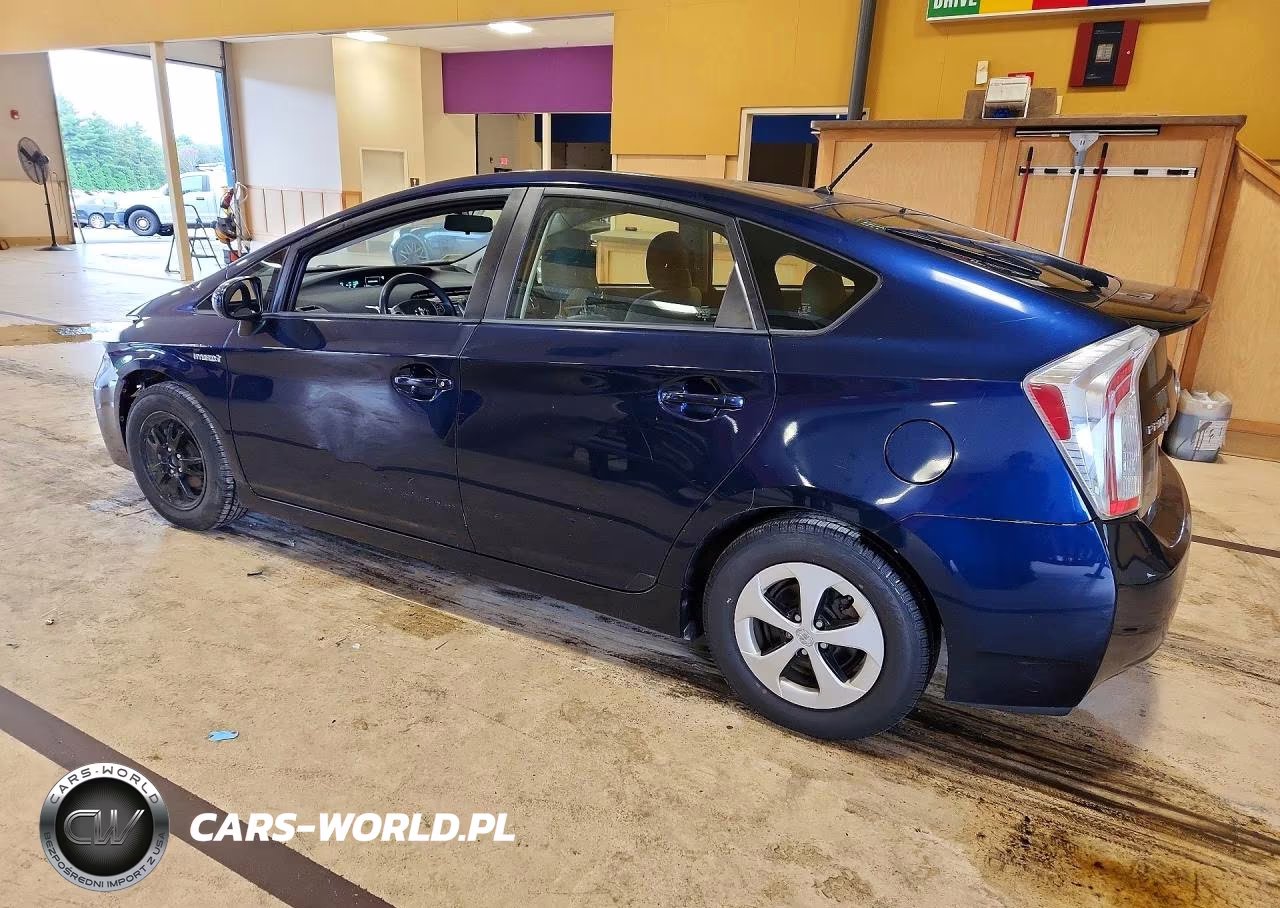 2015 Toyota Prius Two VIN:JTDKN3DU8F1883065 - 2