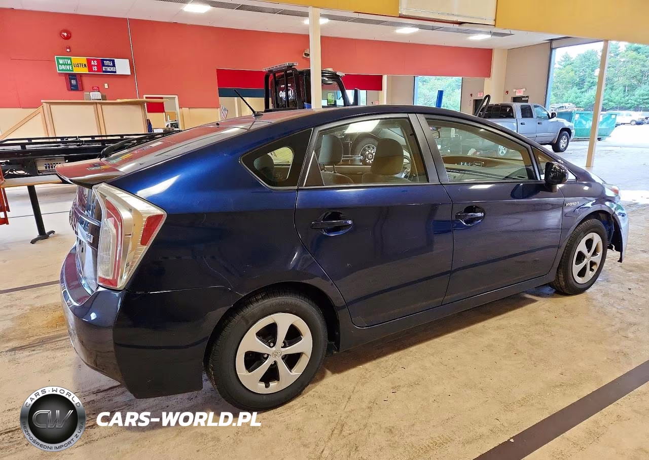 2015 Toyota Prius Two VIN:JTDKN3DU8F1883065 - 3