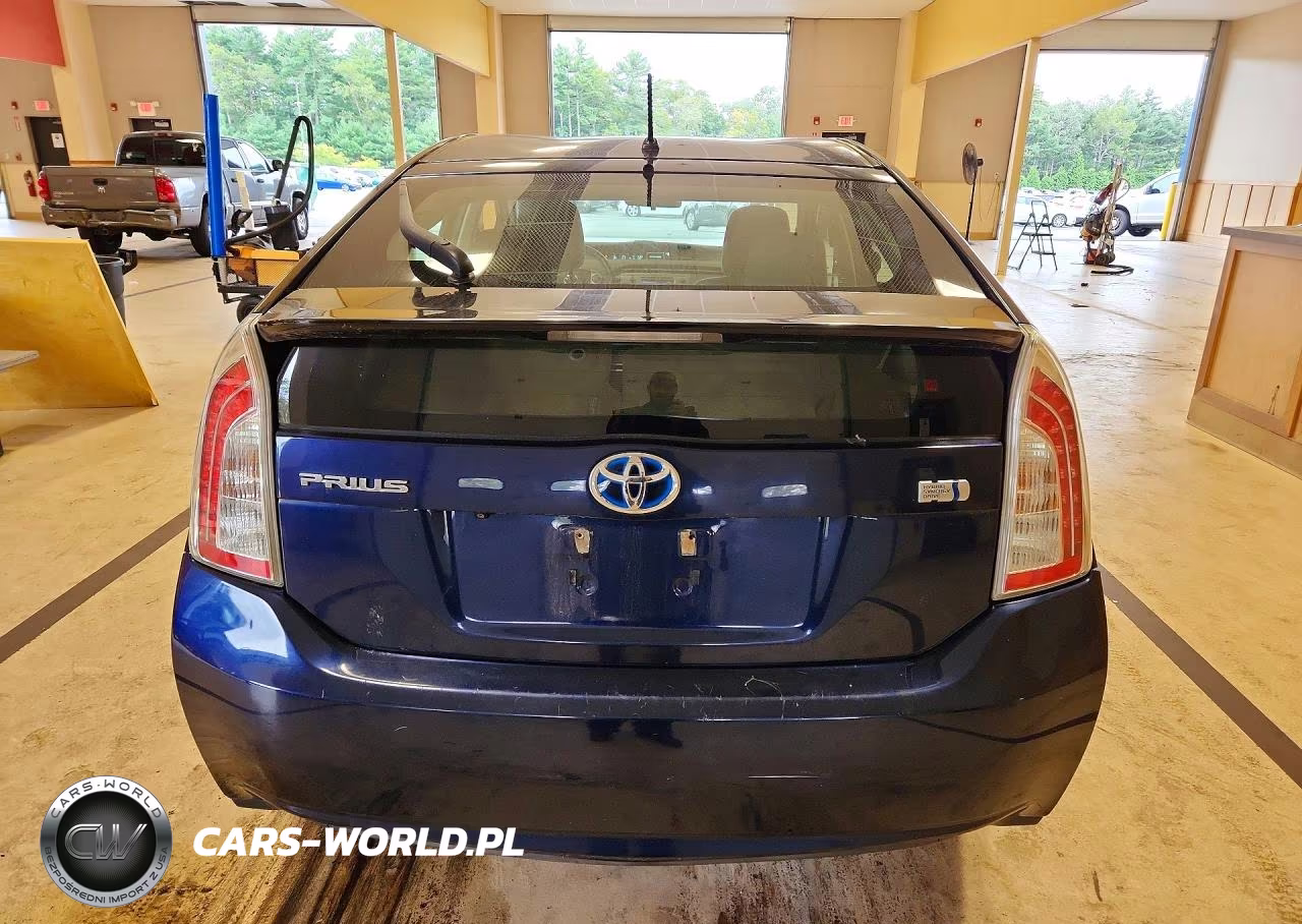 2015 Toyota Prius Two VIN:JTDKN3DU8F1883065 - 6