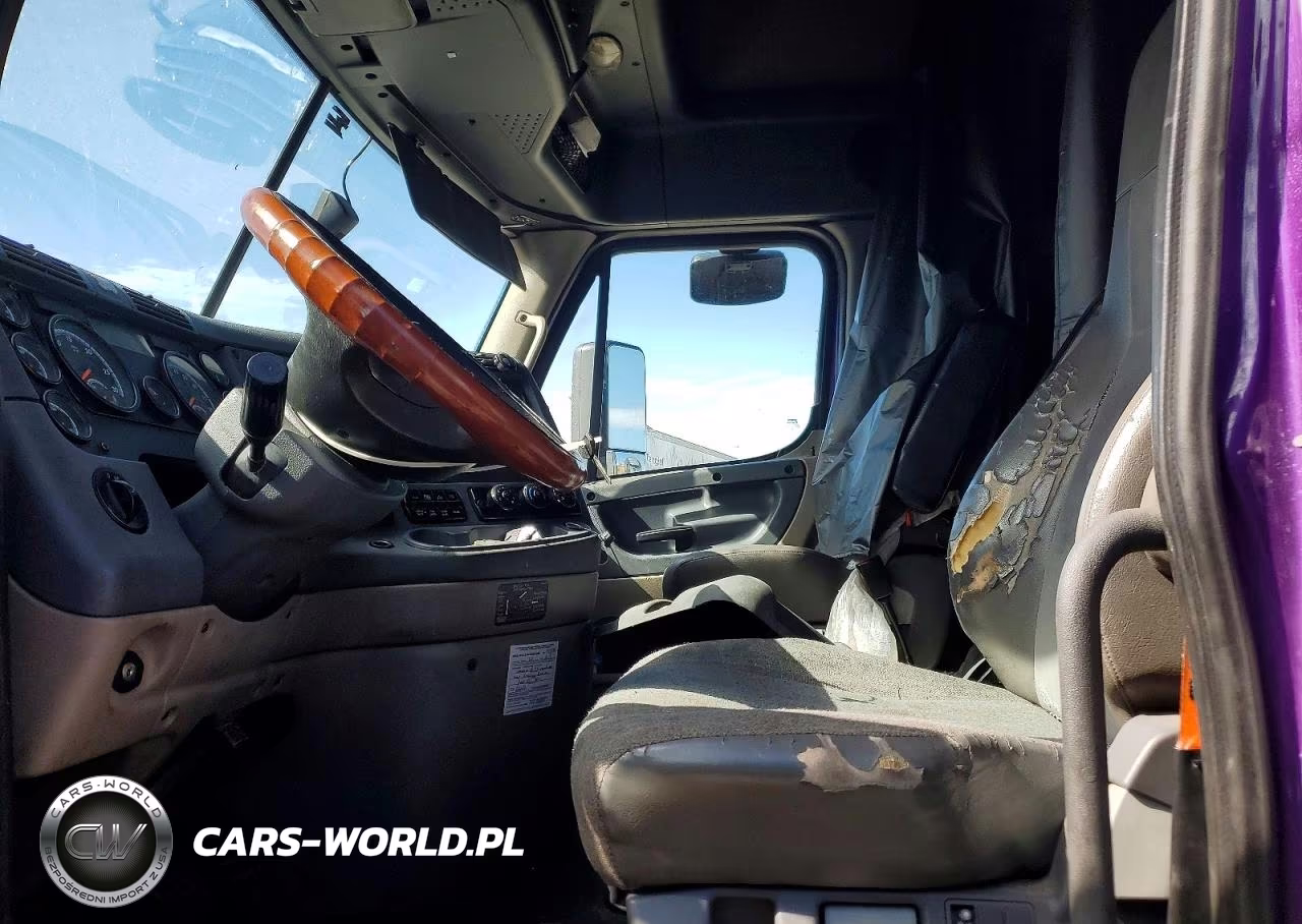 2018 Freightliner Cascadia Semi Truck VIN:3AKJGLDR0JSHU4532 - 7