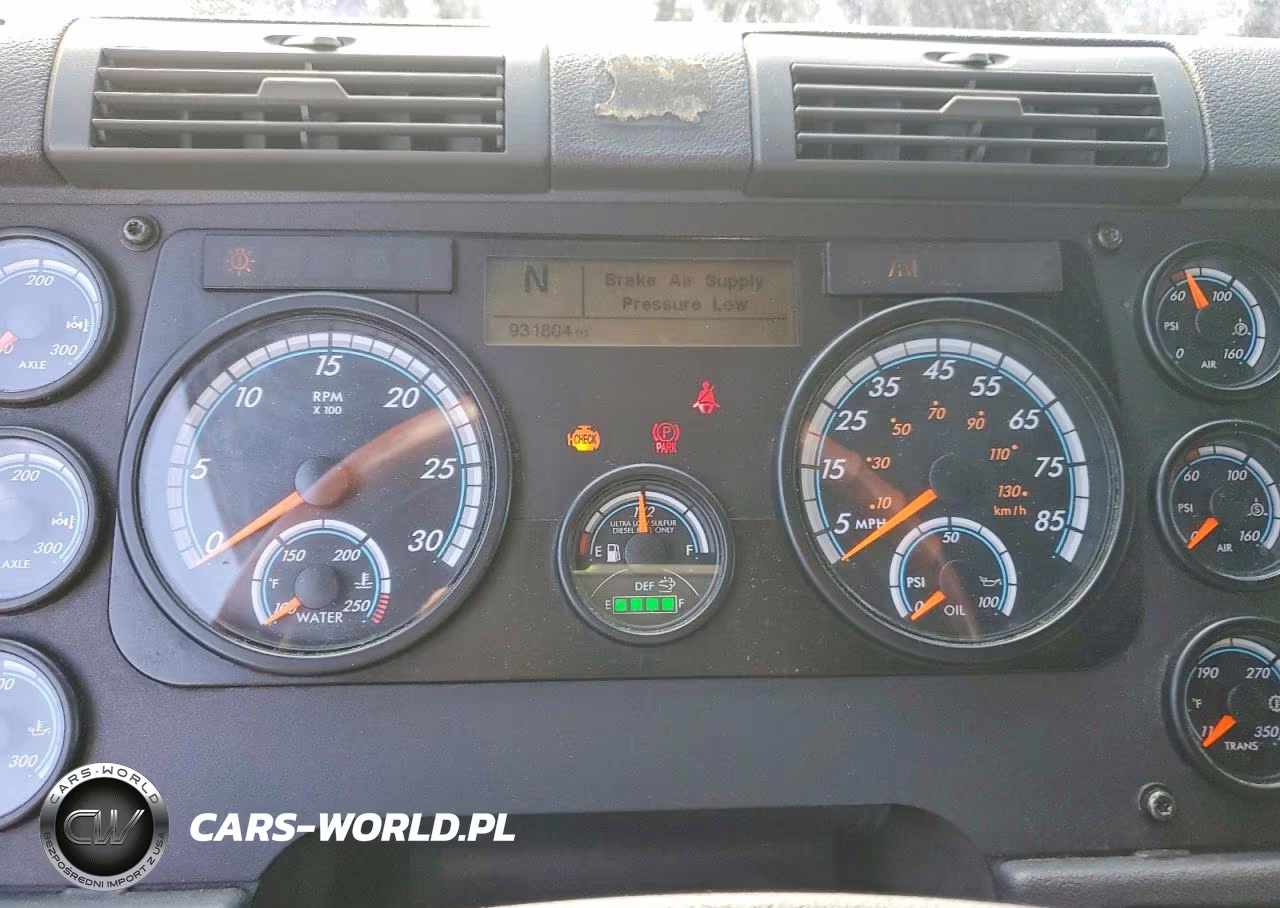 2018 Freightliner Cascadia Semi Truck VIN:3AKJGLDR0JSHU4532 - 9