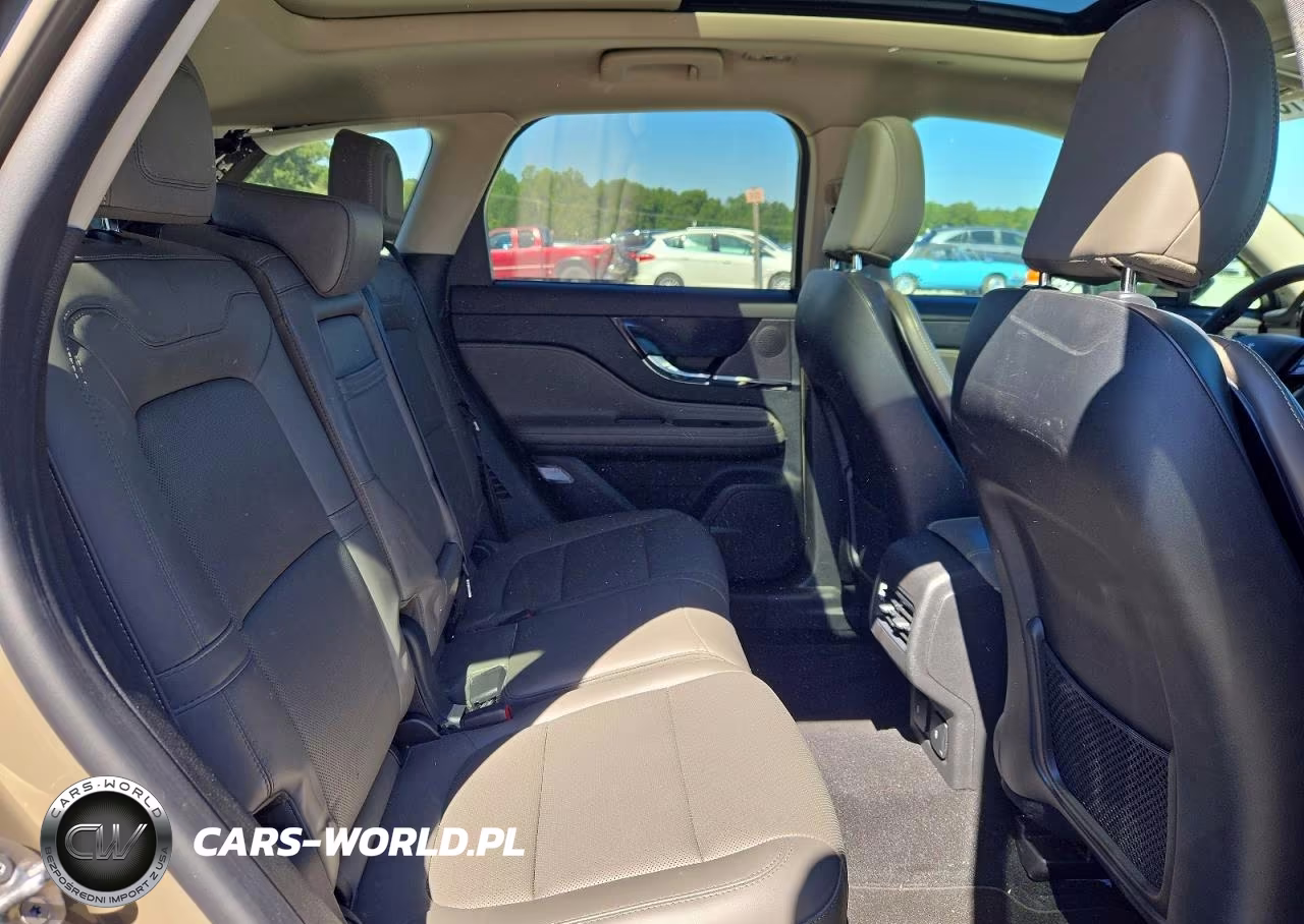 2025 Lincoln Corsair Premiere VIN:5LMCJ1CA8SUL04489 - 11
