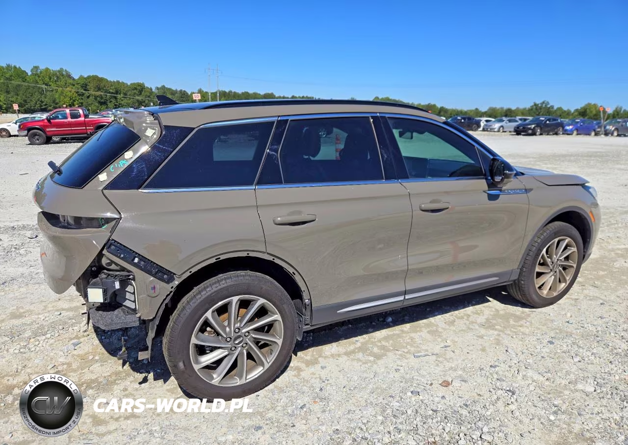 2025 Lincoln Corsair Premiere VIN:5LMCJ1CA8SUL04489 - 3