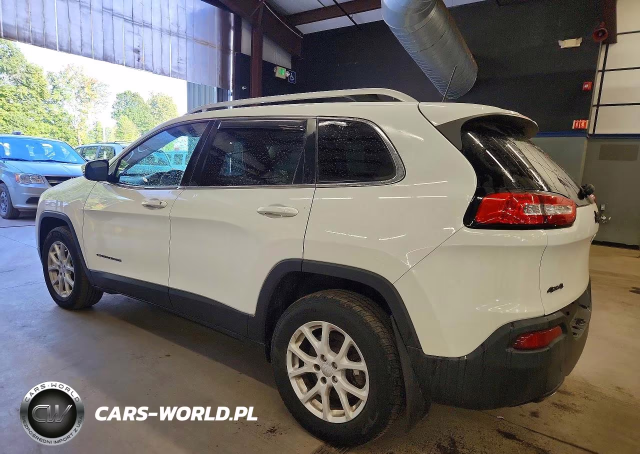 2017 Jeep Cherokee Latitude VIN:1C4PJMCB0HW646745 - 2