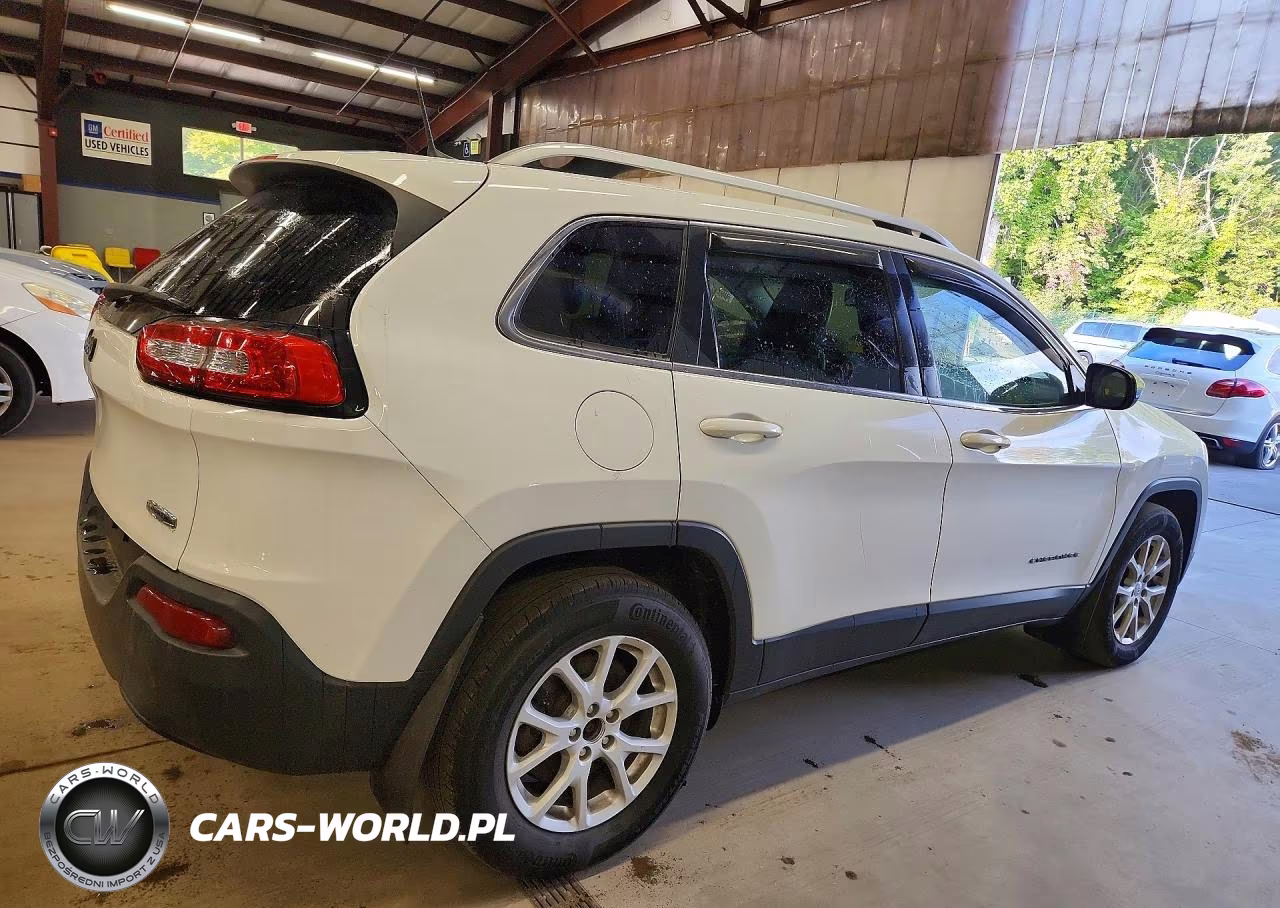 2017 Jeep Cherokee Latitude VIN:1C4PJMCB0HW646745 - 3