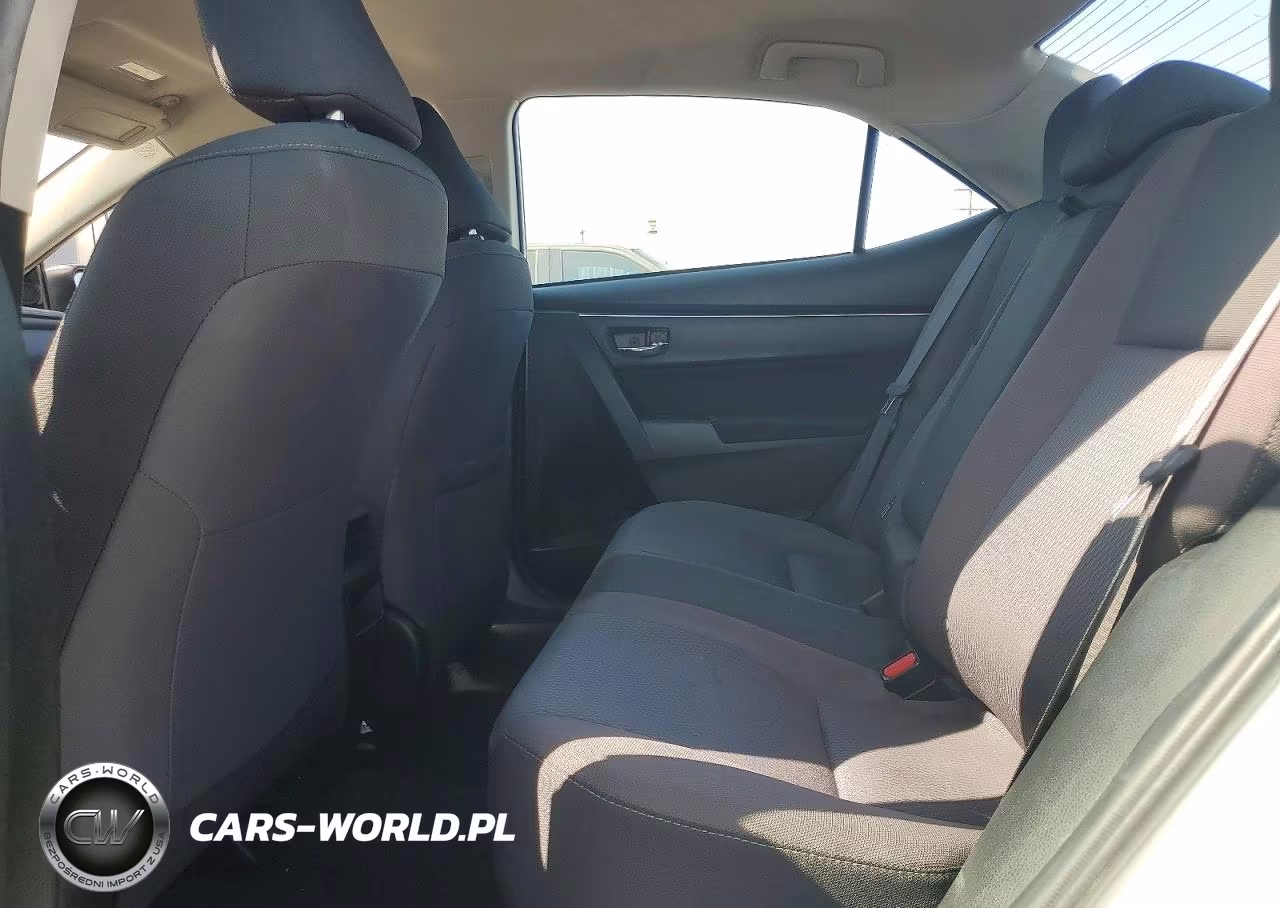 2018 Toyota Corolla Le VIN:5YFBURHE1JP826574 - 10