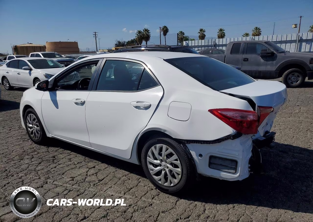 2018 Toyota Corolla Le VIN:5YFBURHE1JP826574 - 2