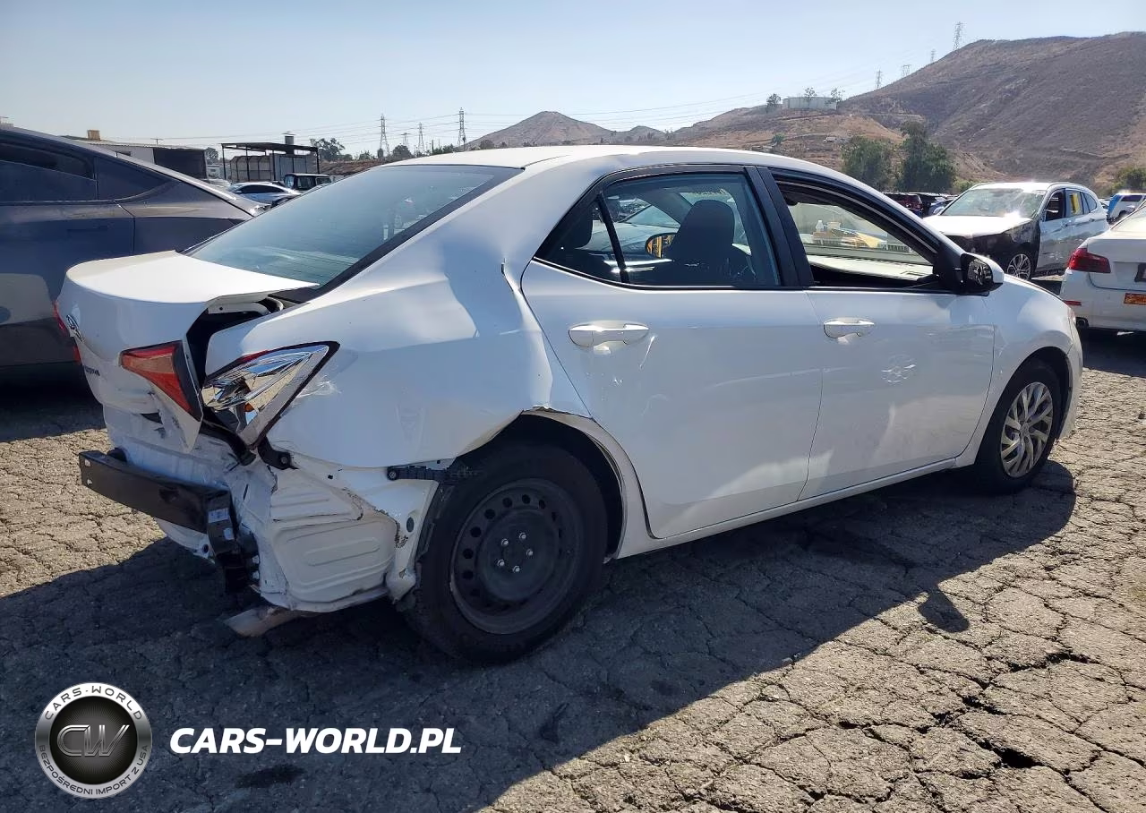 2018 Toyota Corolla Le VIN:5YFBURHE1JP826574 - 3