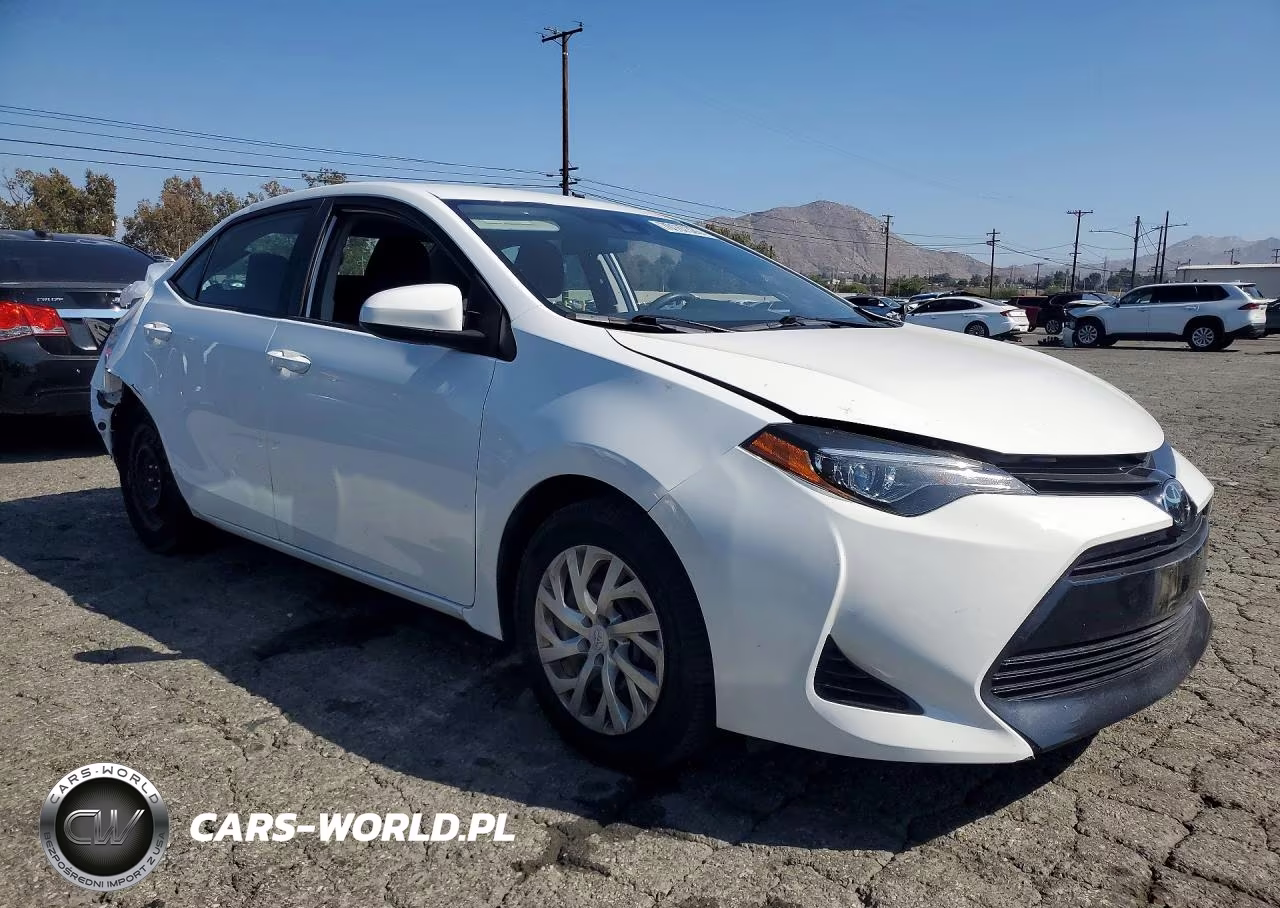 2018 Toyota Corolla Le VIN:5YFBURHE1JP826574 - 4