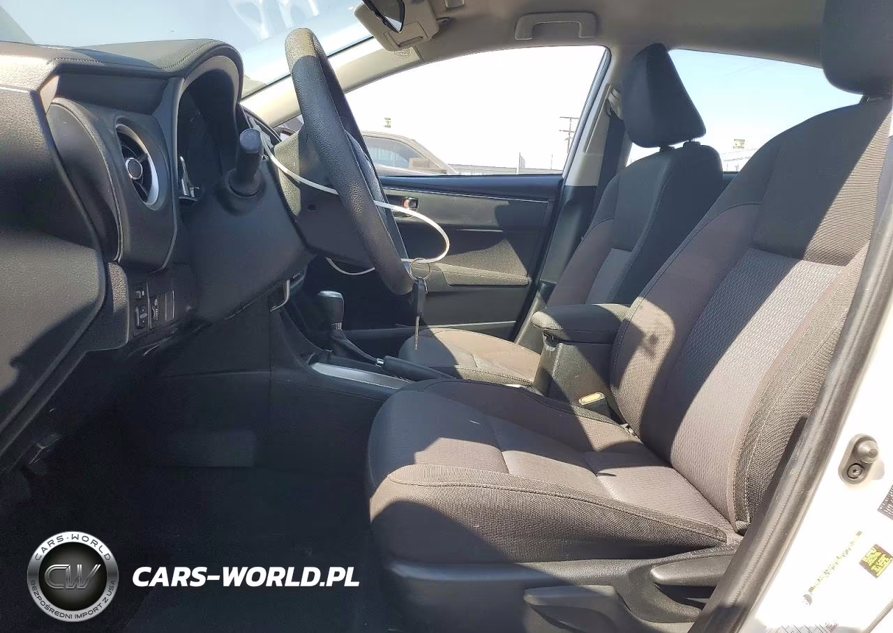 2018 Toyota Corolla Le VIN:5YFBURHE1JP826574 - 7
