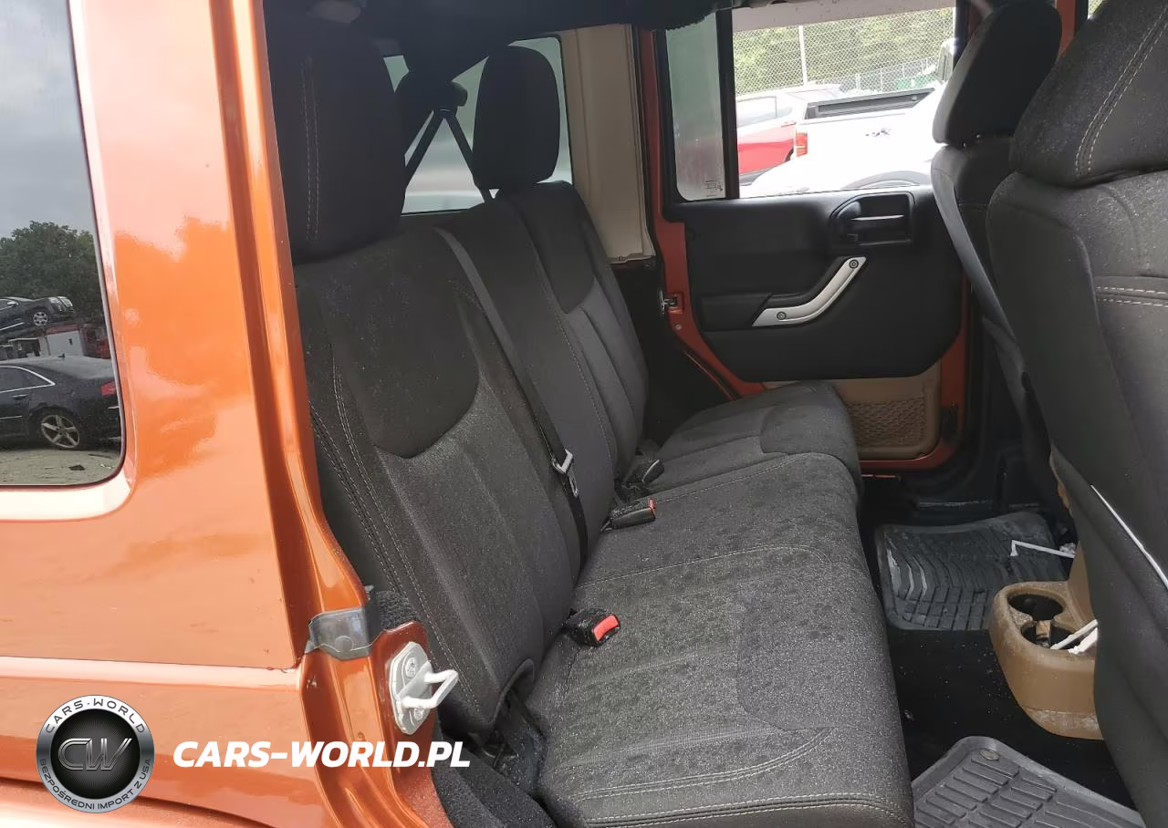 2014 Jeep Wrangler Unlimited Sahara VIN:1C4BJWEG8EL258447 - 11