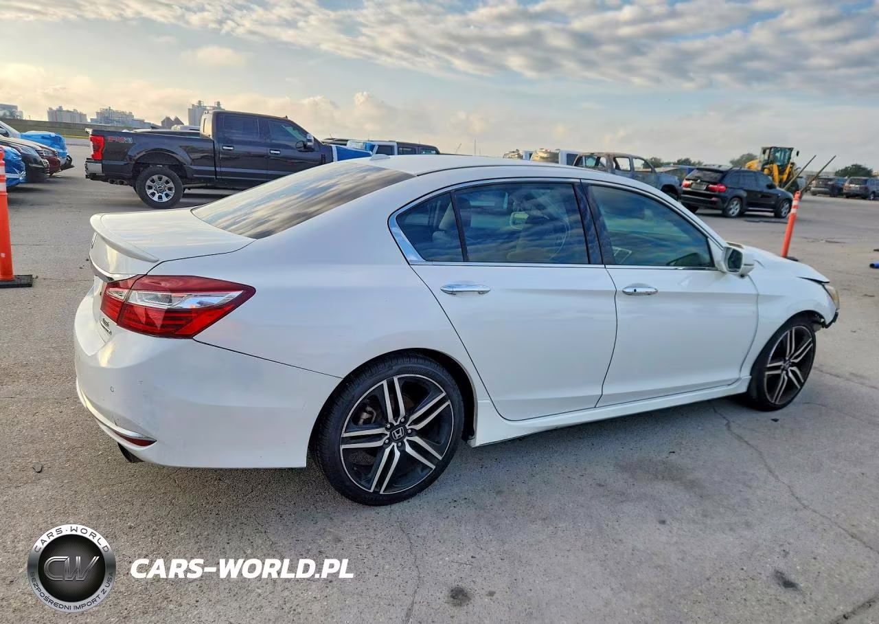 2016 Honda Accord Touring VIN:1HGCR3F96GA011598 - 3