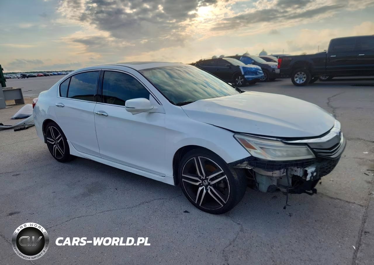 2016 Honda Accord Touring VIN:1HGCR3F96GA011598 - 4