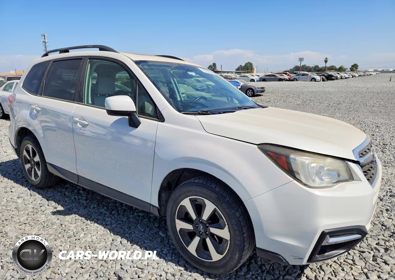2018 Subaru Forester 2.5I Premium VIN:JF2SJAEC6JH593804 - 4