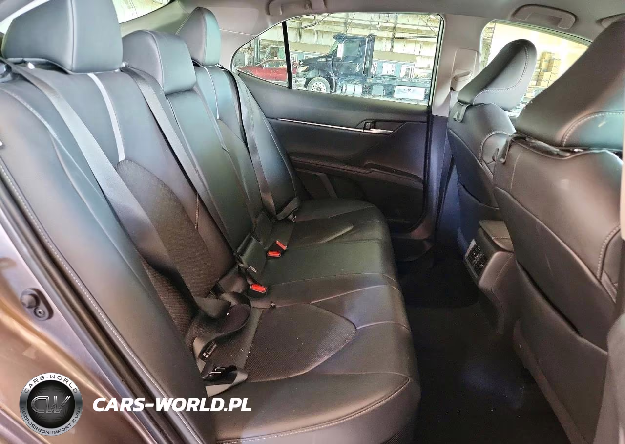 2021 Toyota Camry Xse VIN:4T1K31AK8MU569906 - 10