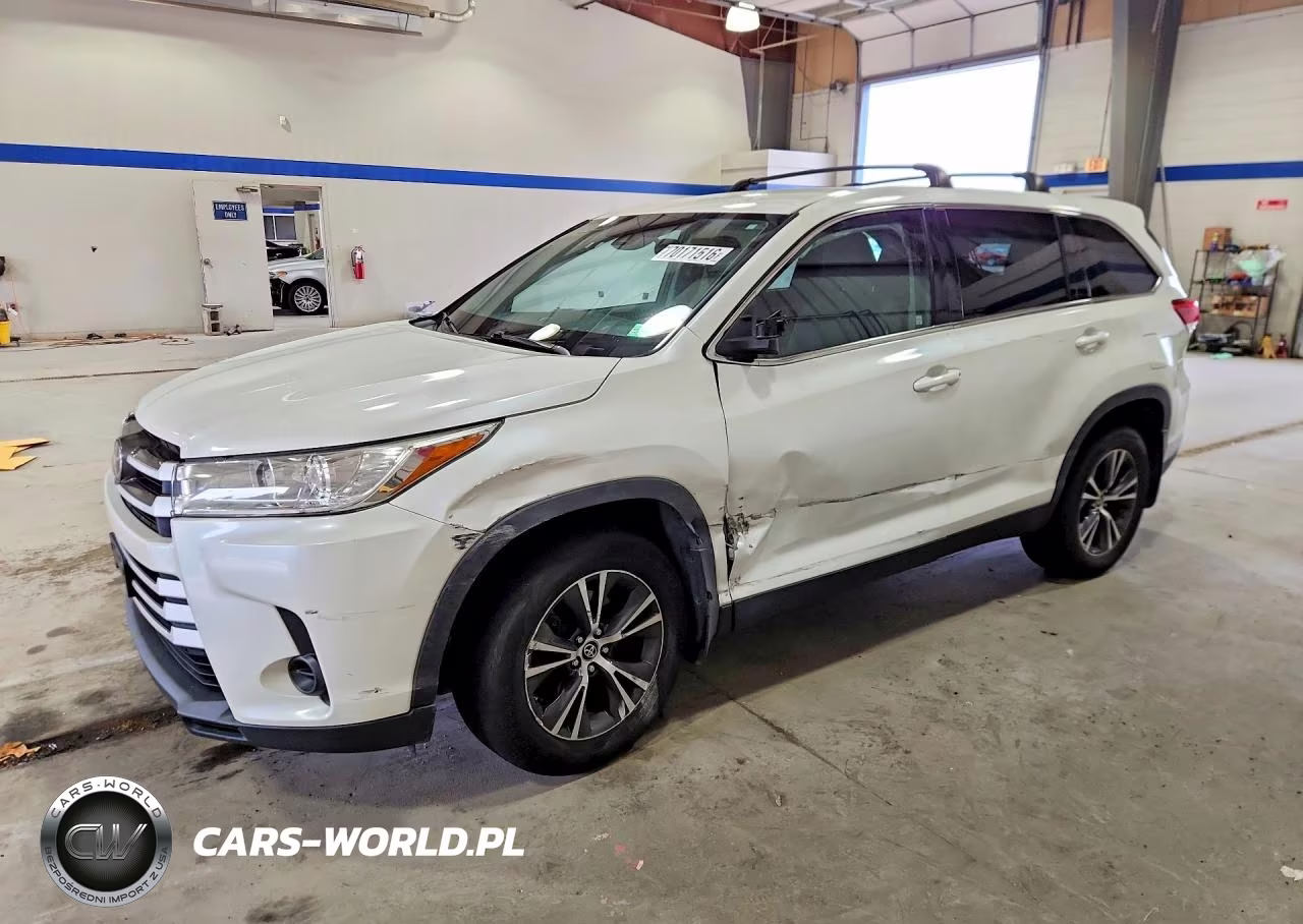 2019 Toyota Highlander Le VIN:5TDBZRFH0KS707986 - 1