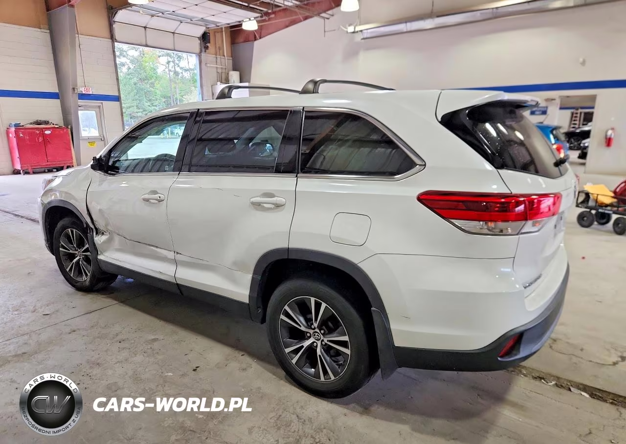2019 Toyota Highlander Le VIN:5TDBZRFH0KS707986 - 2
