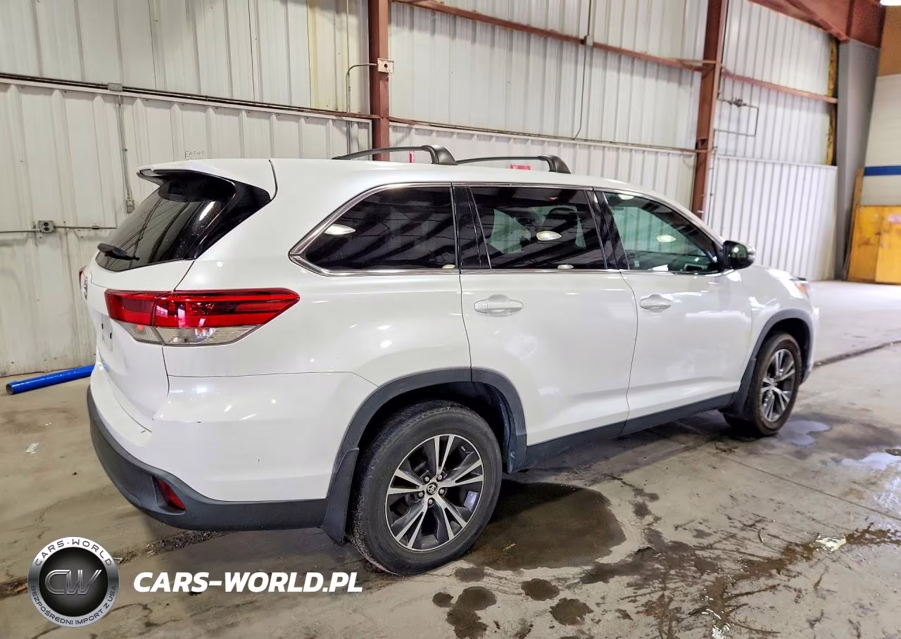 2019 Toyota Highlander Le VIN:5TDBZRFH0KS707986 - 3