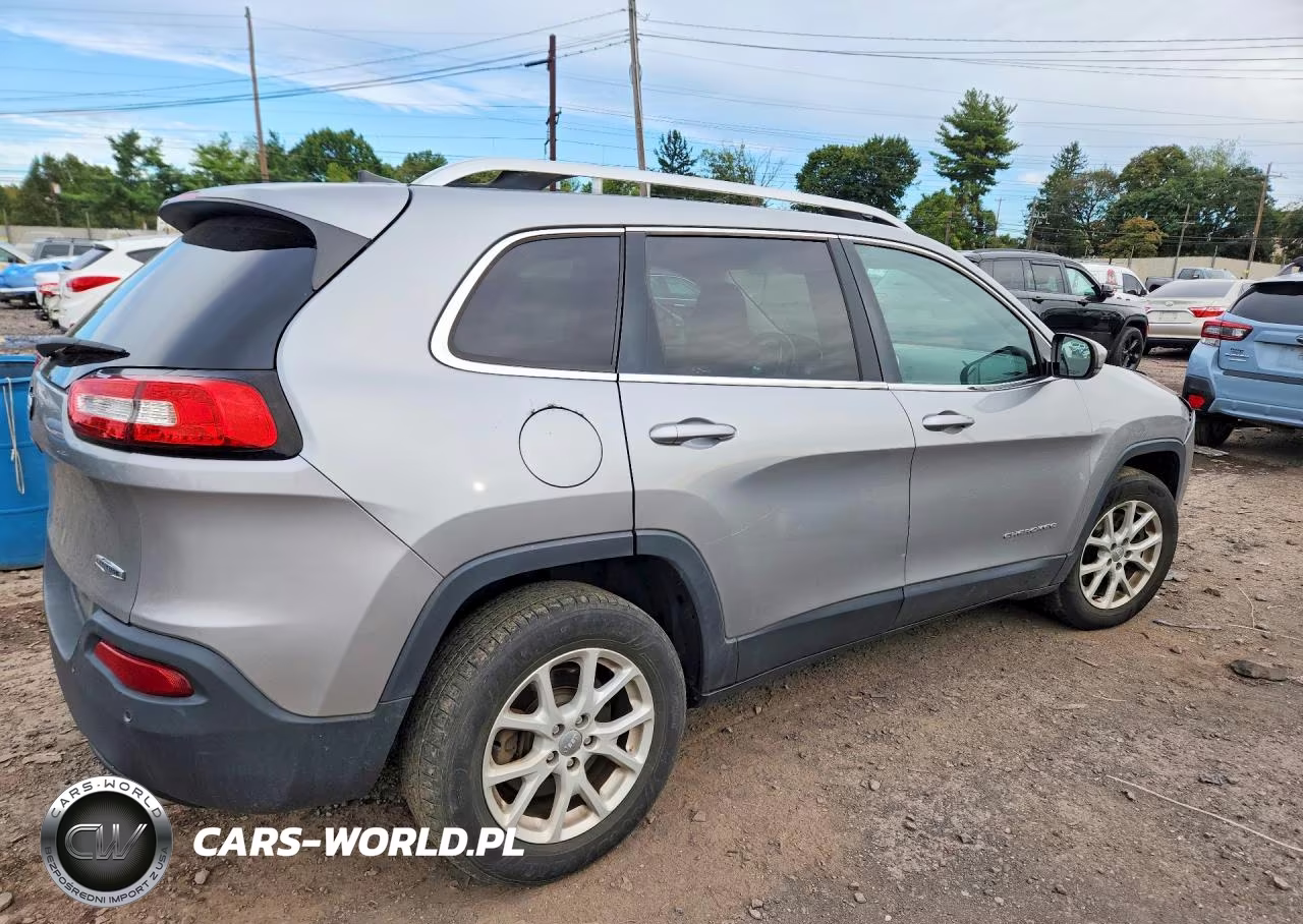 2016 Jeep Cherokee Latitude VIN:1C4PJMCS3GW197950 - 3
