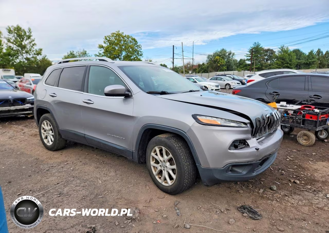 2016 Jeep Cherokee Latitude VIN:1C4PJMCS3GW197950 - 4