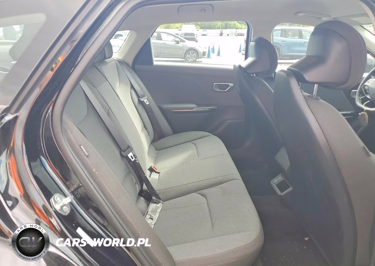 2025 Kia K4 Lxs VIN:3KPFT4DE5SE117159 - 10