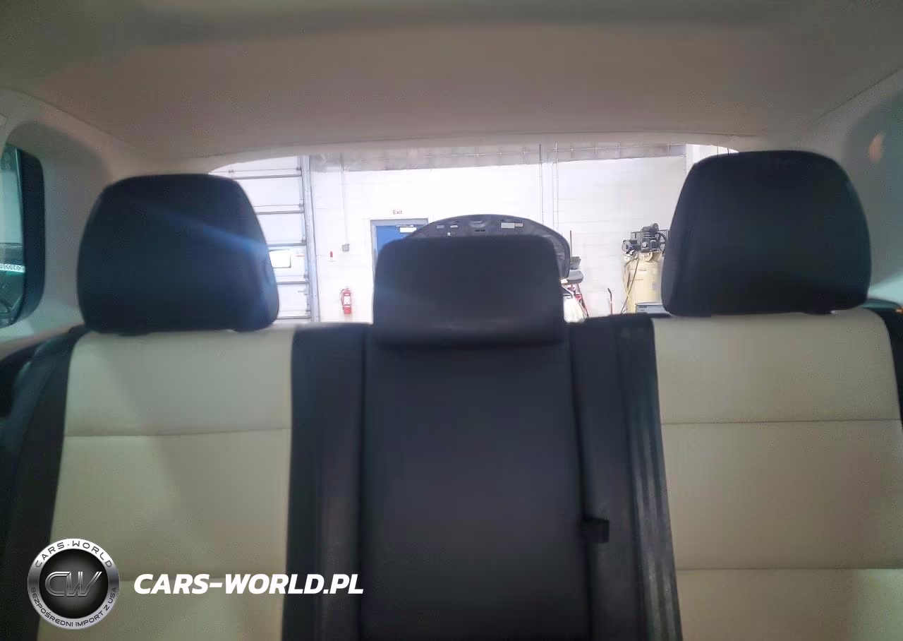 2016 Volkswagen Tiguan S VIN:WVGBV7AX4GW583822 - 10