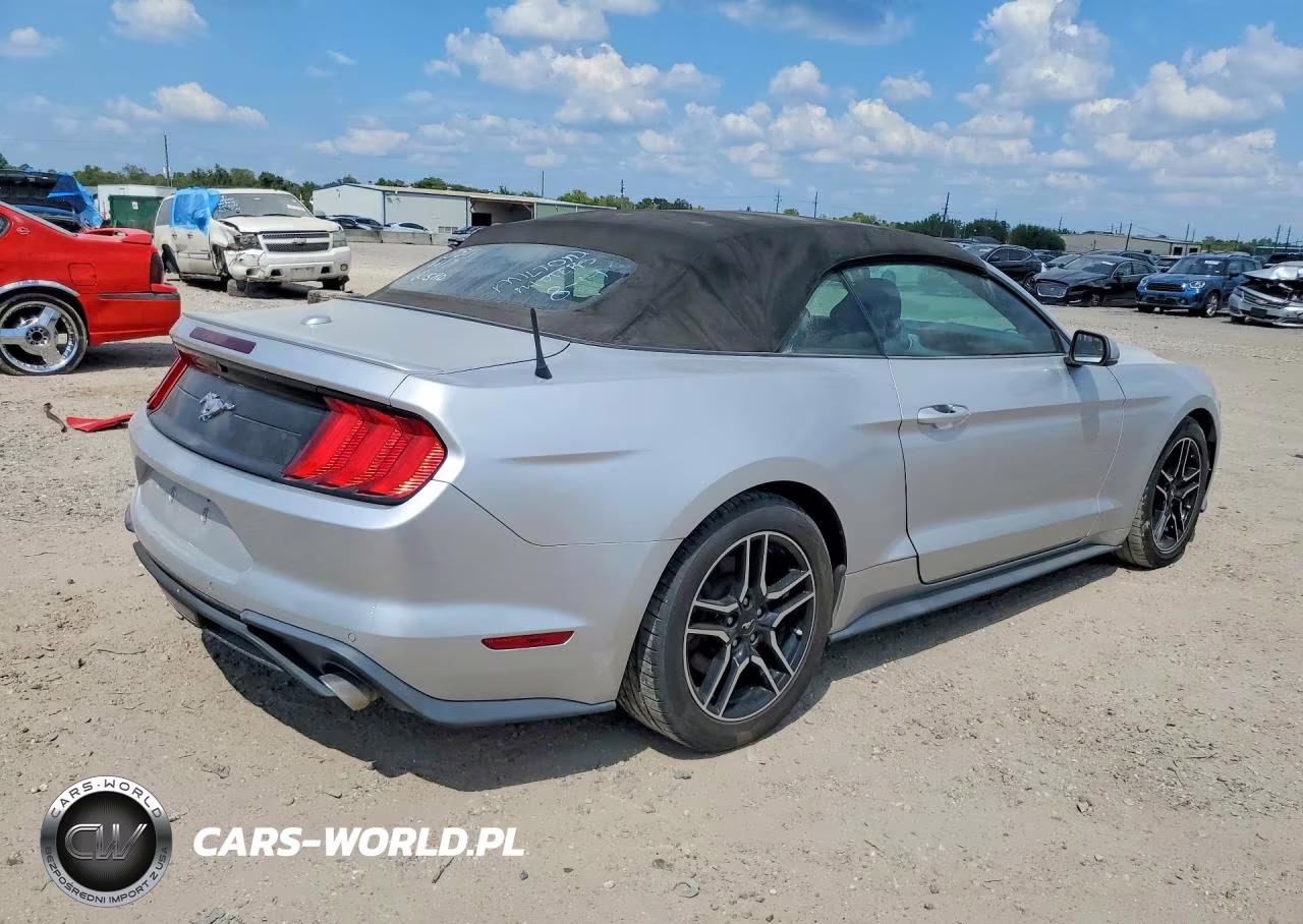 2018 Ford Mustang VIN:1FATP8UH0J5111617 - 3