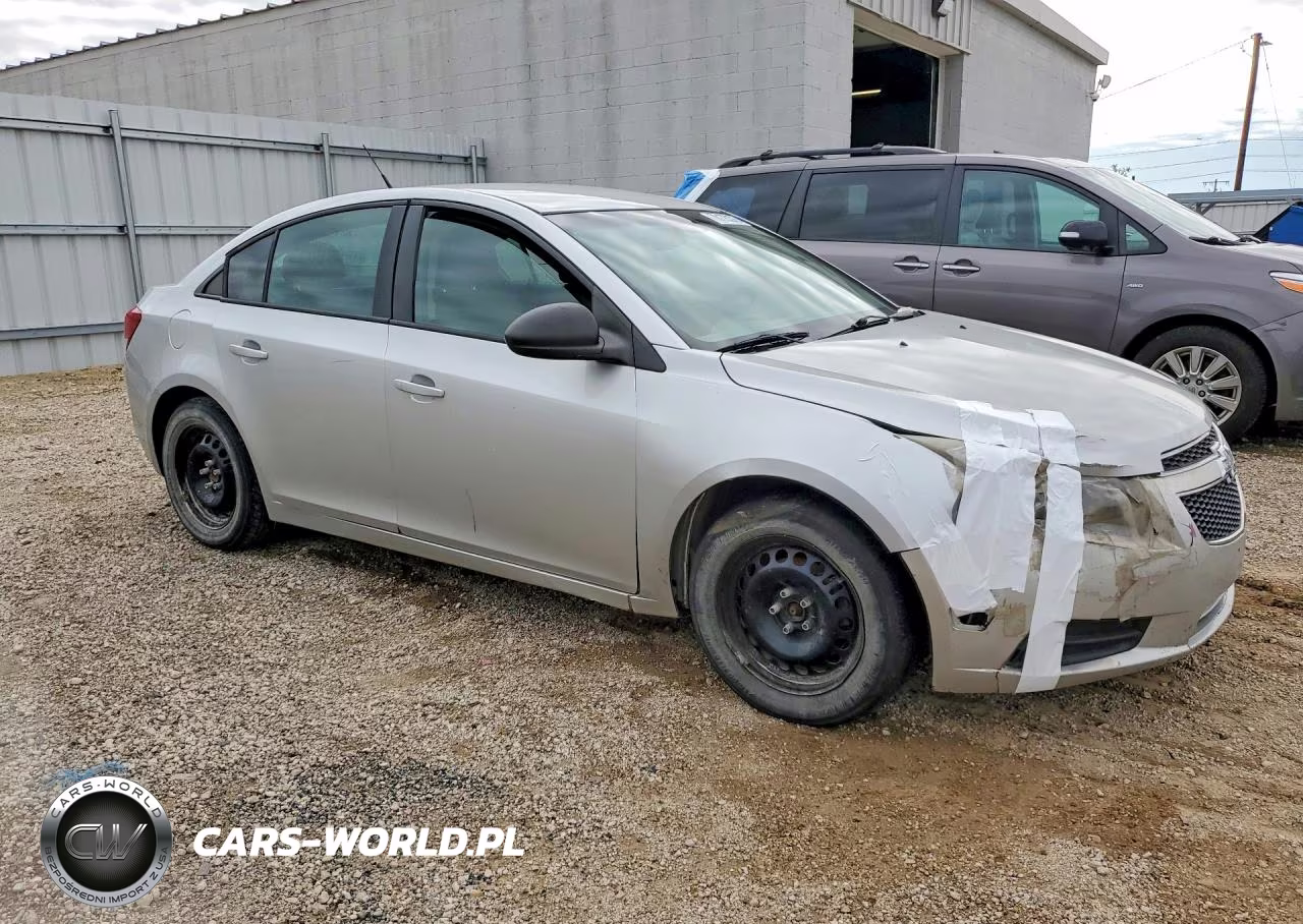 2014 Chevrolet Cruze Ls VIN:1G1PA5SH9E7435392 - 4