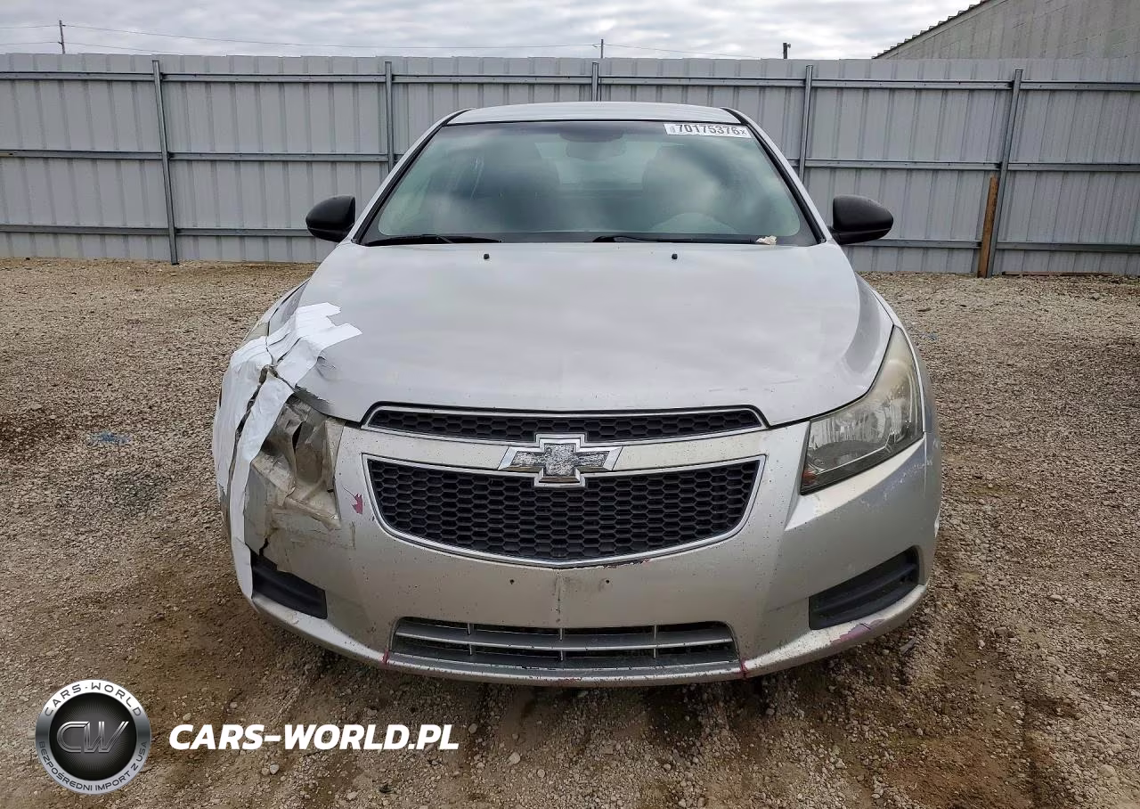 2014 Chevrolet Cruze Ls VIN:1G1PA5SH9E7435392 - 5