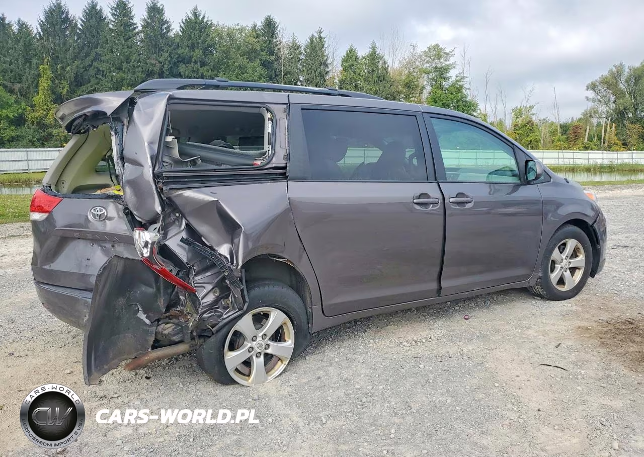 2011 Toyota Sienna Le VIN:5TDKK3DC3BS159085 - 3