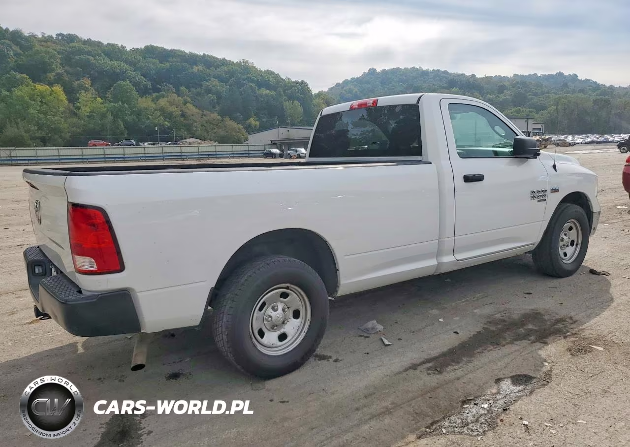 2020 Ram 1500 Classic Tradesman VIN:3C6JR6DT2LG186343 - 3