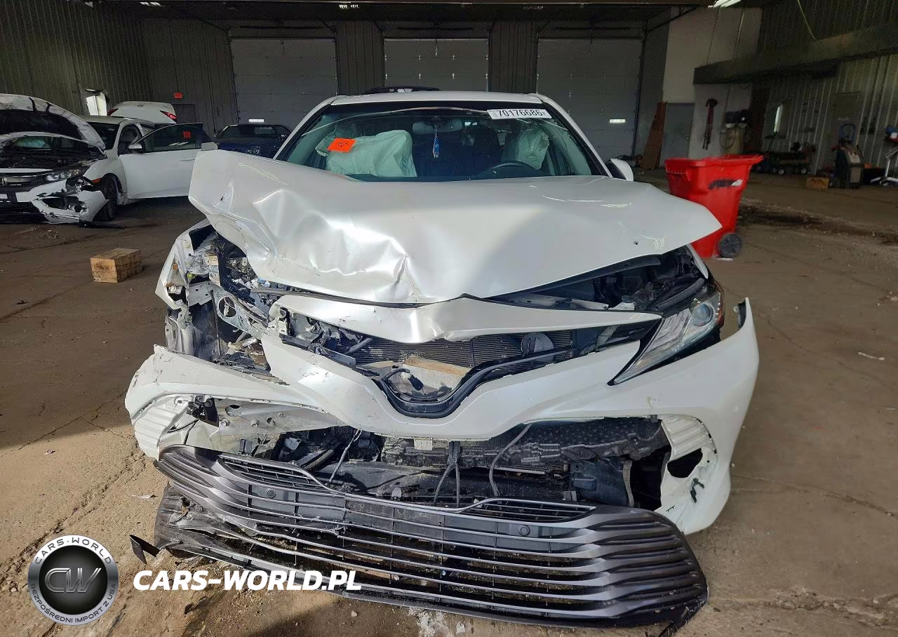 2018 Toyota Camry Xle VIN:4T1B11HK4JU046406 - 5
