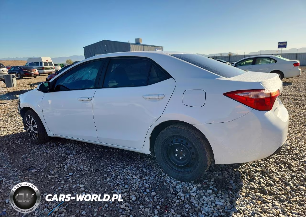 2018 Toyota Corolla Le VIN:2T1BURHE3JC049928 - 2