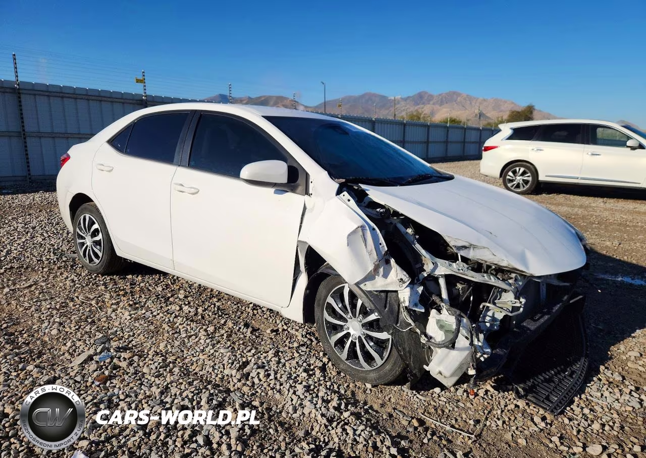 2018 Toyota Corolla Le VIN:2T1BURHE3JC049928 - 4