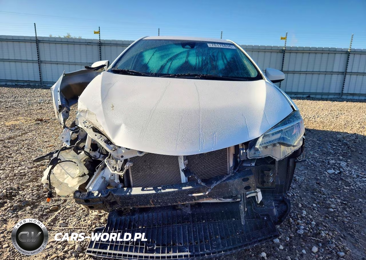 2018 Toyota Corolla Le VIN:2T1BURHE3JC049928 - 5