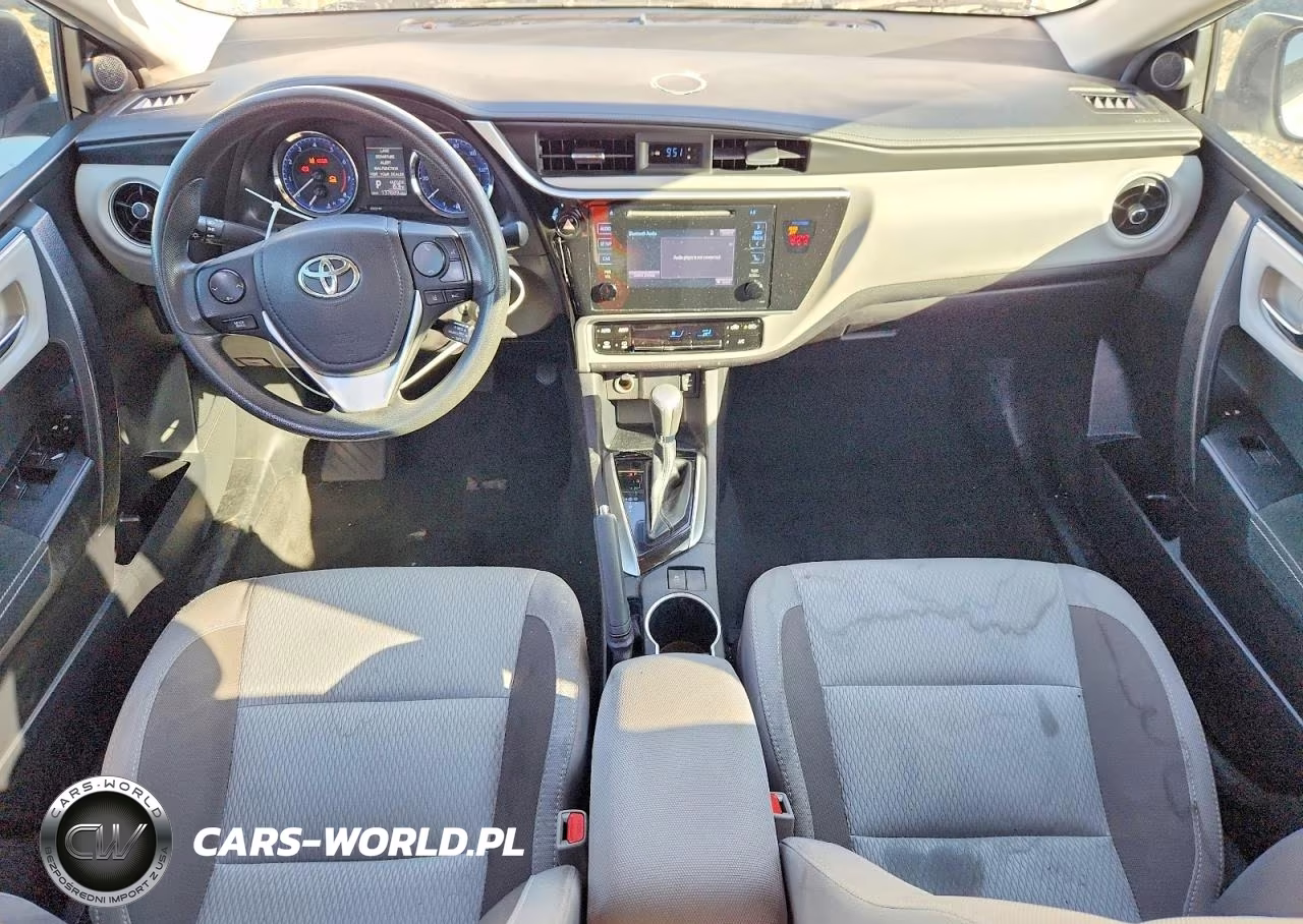 2018 Toyota Corolla Le VIN:2T1BURHE3JC049928 - 8