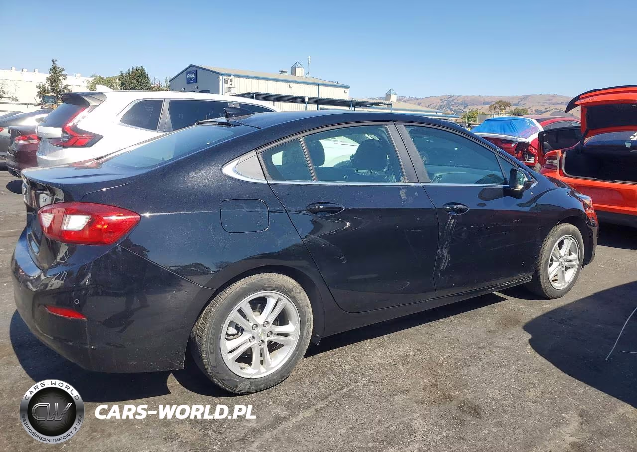 2018 Chevrolet Cruze Lt VIN:1G1BE5SM7J7179419 - 3