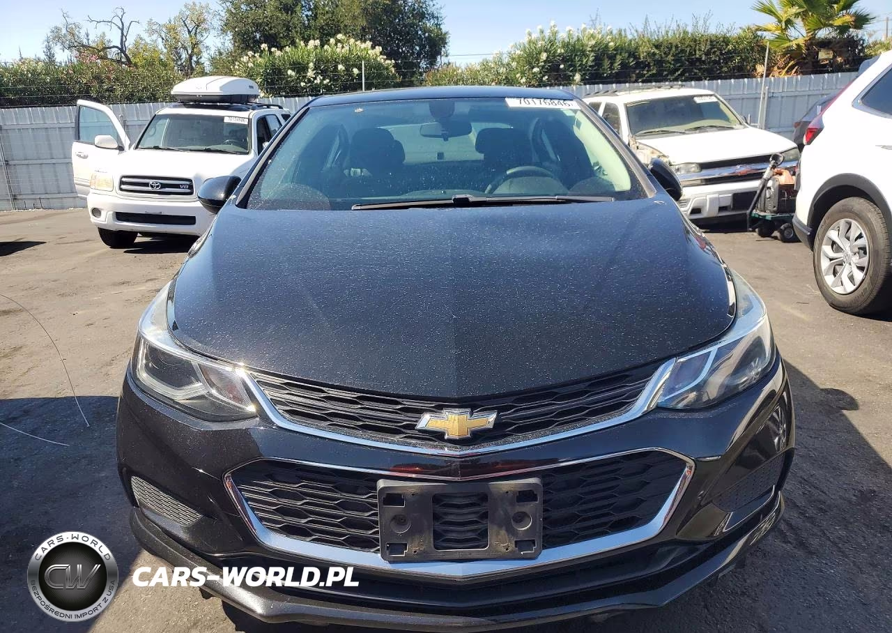 2018 Chevrolet Cruze Lt VIN:1G1BE5SM7J7179419 - 5