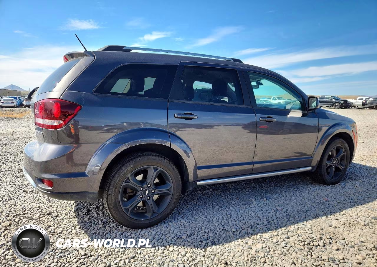 2018 Dodge Journey Crossroad VIN:3C4PDDGG3JT387998 - 3