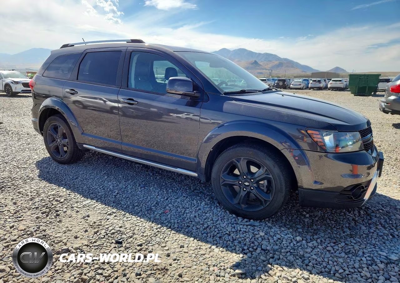 2018 Dodge Journey Crossroad VIN:3C4PDDGG3JT387998 - 4