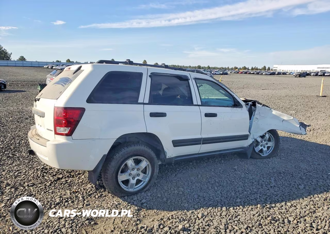 2005 Jeep Grand Cherokee Laredo VIN:1J4HR48N15C577118 - 3