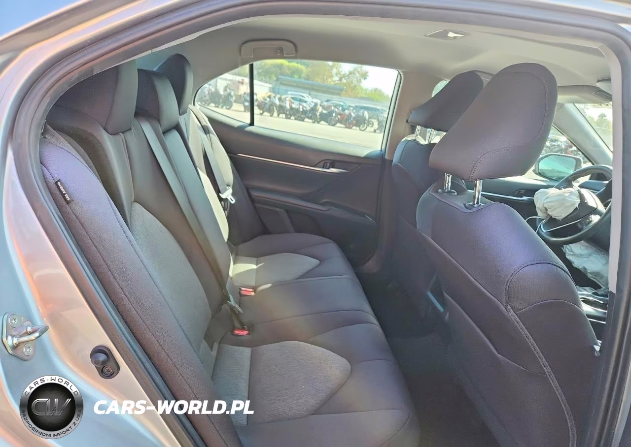 2020 Toyota Camry Le VIN:4T1C31AK8LU535838 - 10