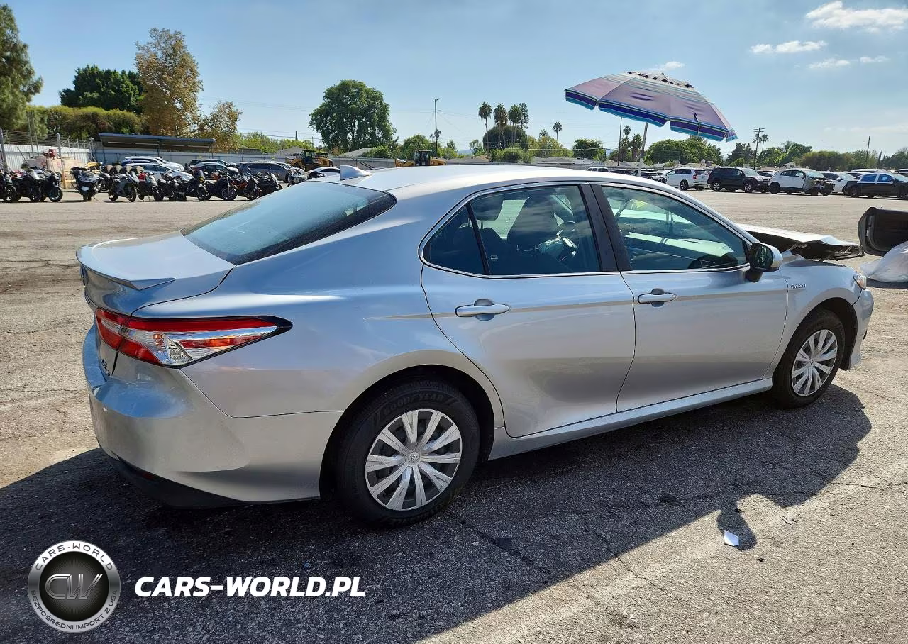 2020 Toyota Camry Le VIN:4T1C31AK8LU535838 - 3