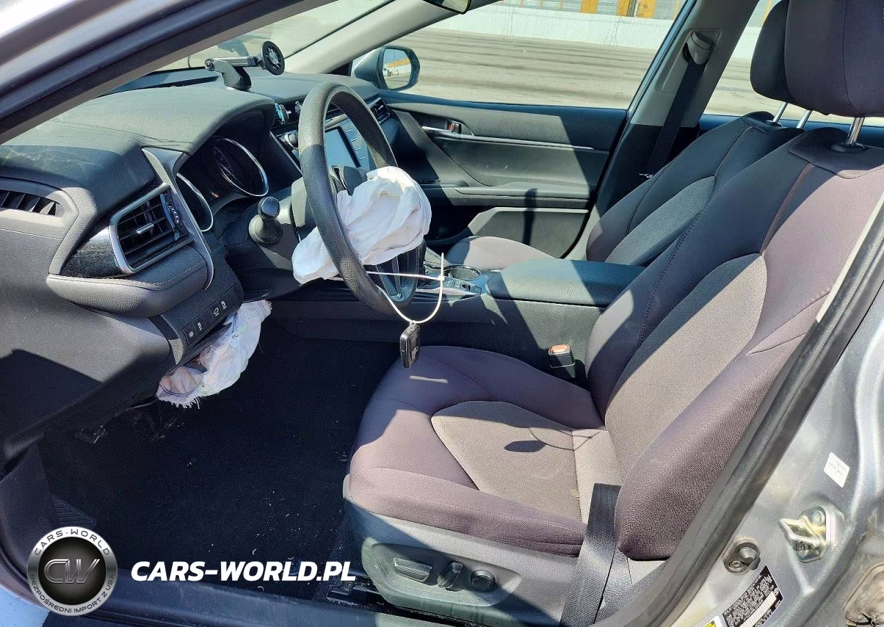 2020 Toyota Camry Le VIN:4T1C31AK8LU535838 - 7