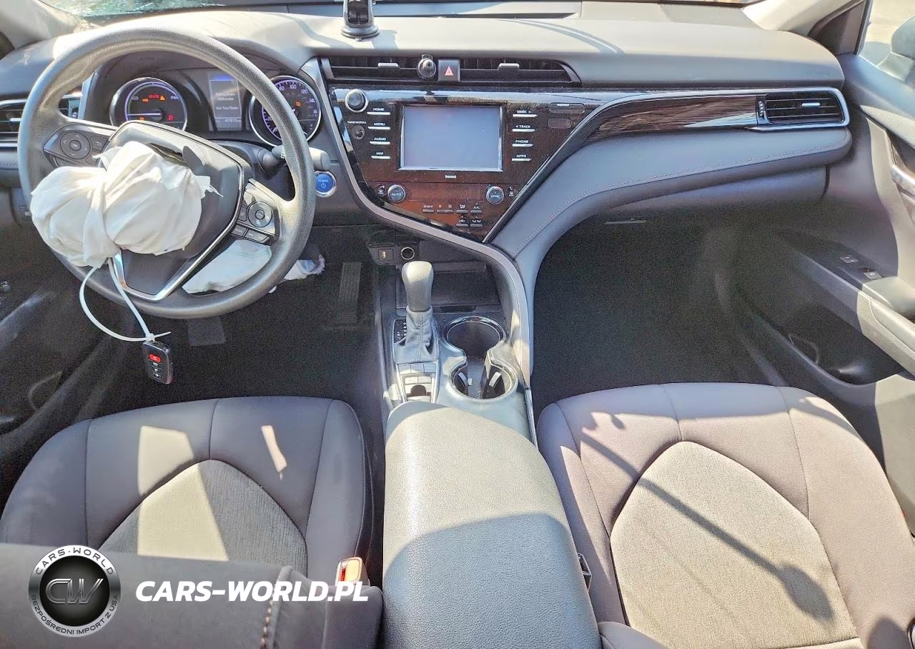 2020 Toyota Camry Le VIN:4T1C31AK8LU535838 - 8
