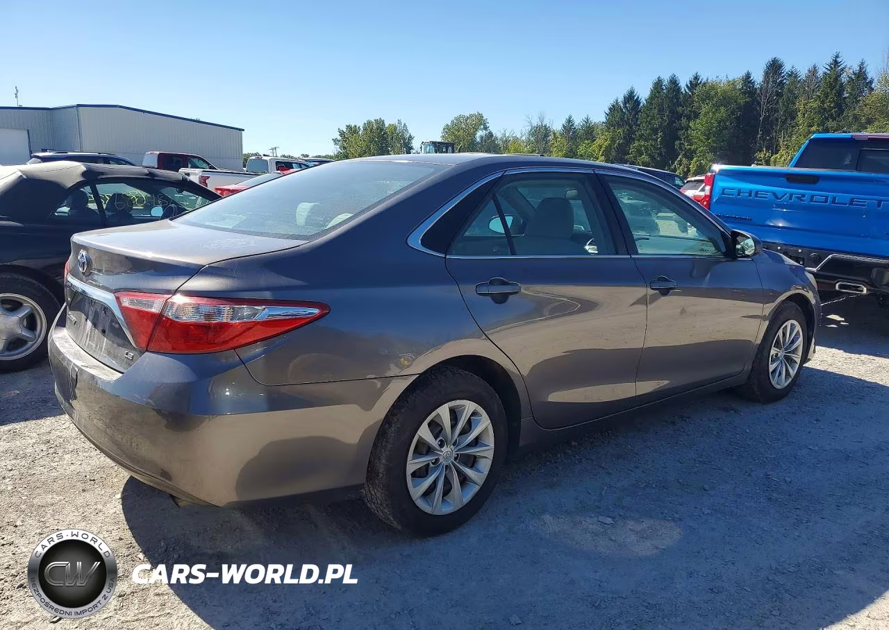 2015 Toyota Camry Le VIN:4T1BF1FK6FU112076 - 3