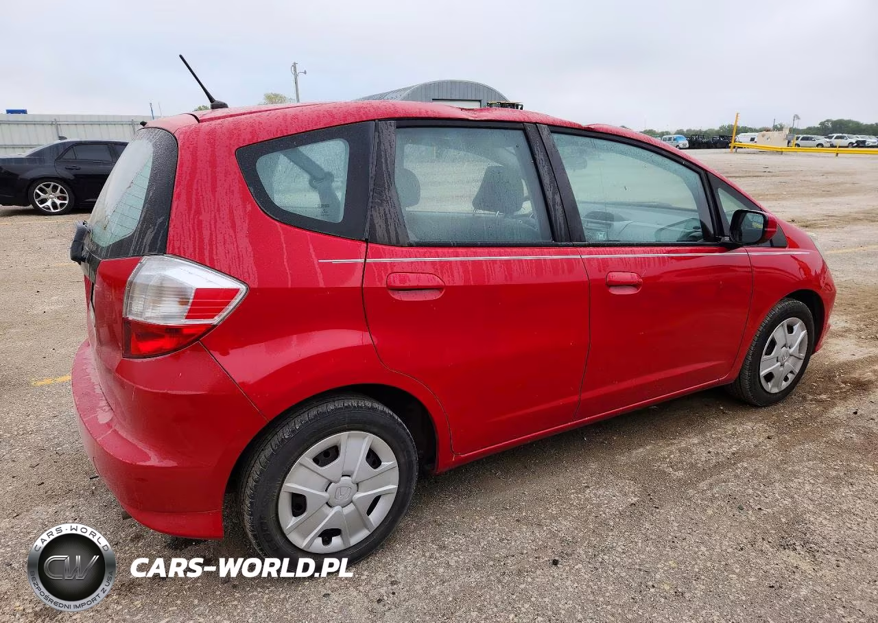 2013 Honda Fit VIN:JHMGE8H35DC043622 - 3