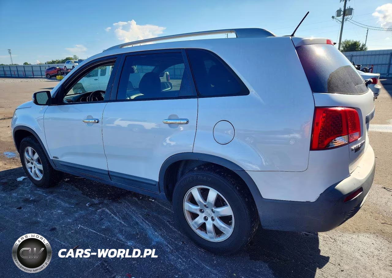 2011 Kia Sorento Lx VIN:5XYKTCA15BG121368 - 2