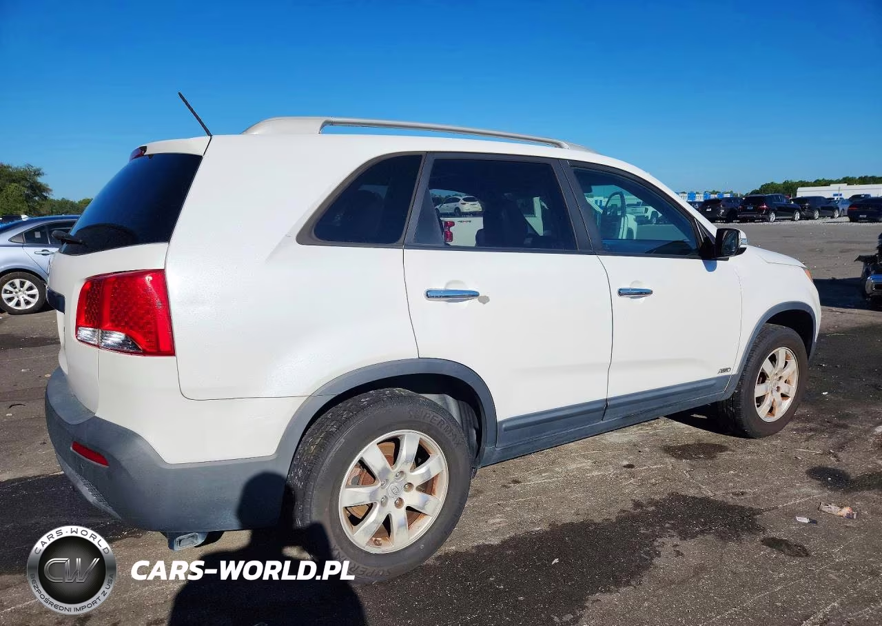 2011 Kia Sorento Lx VIN:5XYKTCA15BG121368 - 3
