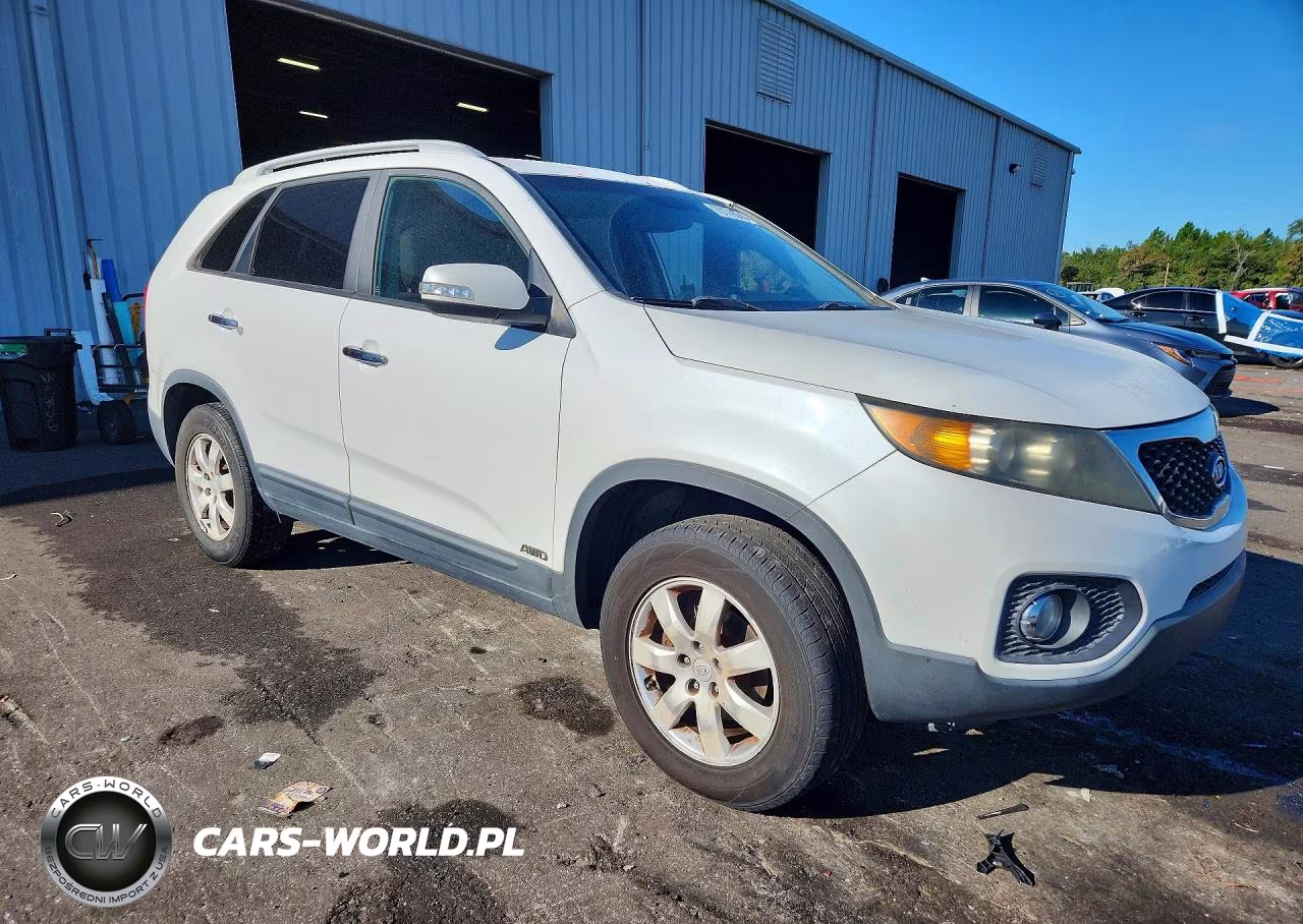 2011 Kia Sorento Lx VIN:5XYKTCA15BG121368 - 4